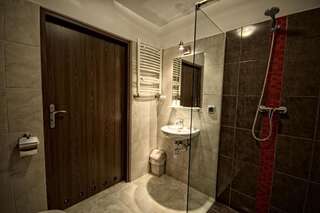 Мотели Motel Polonus Можичин Двухместный номер с 2 отдельными кроватями и собственной ванной комнатой-4